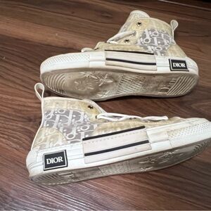 B23 - High Top Sneakers